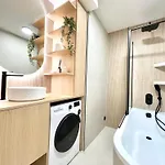 公寓 Rentero Golden Wabi-sabi Apartment, *